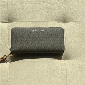 Michael Kors Black and Brown Wristlet